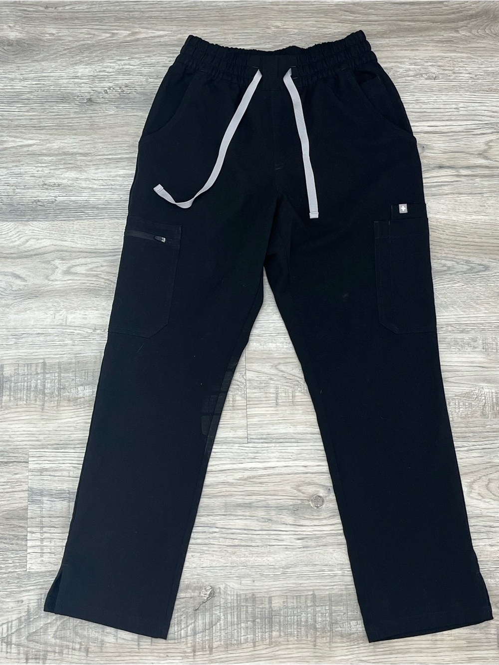 FIGS Technical Collection Women’s Black Cargo Scrub Pants  Small Petite